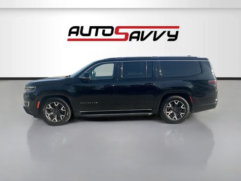 Used 2023 Jeep Wagoneer L Series III w/ Preferred Equipment Group AWD/4WD image 4