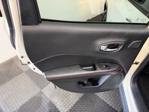 Used 2021 Jeep Compass Trailhawk w/ Sun and Sound Group AWD/4WD image 39