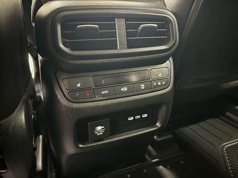 Used 2024 Honda Pilot Elite image 29