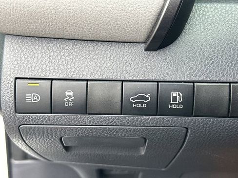 Used 2019 Toyota Camry LE FWD image 17