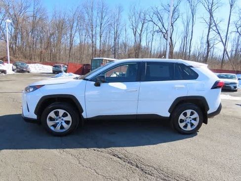 Used 2022 Toyota RAV4 LE image 3