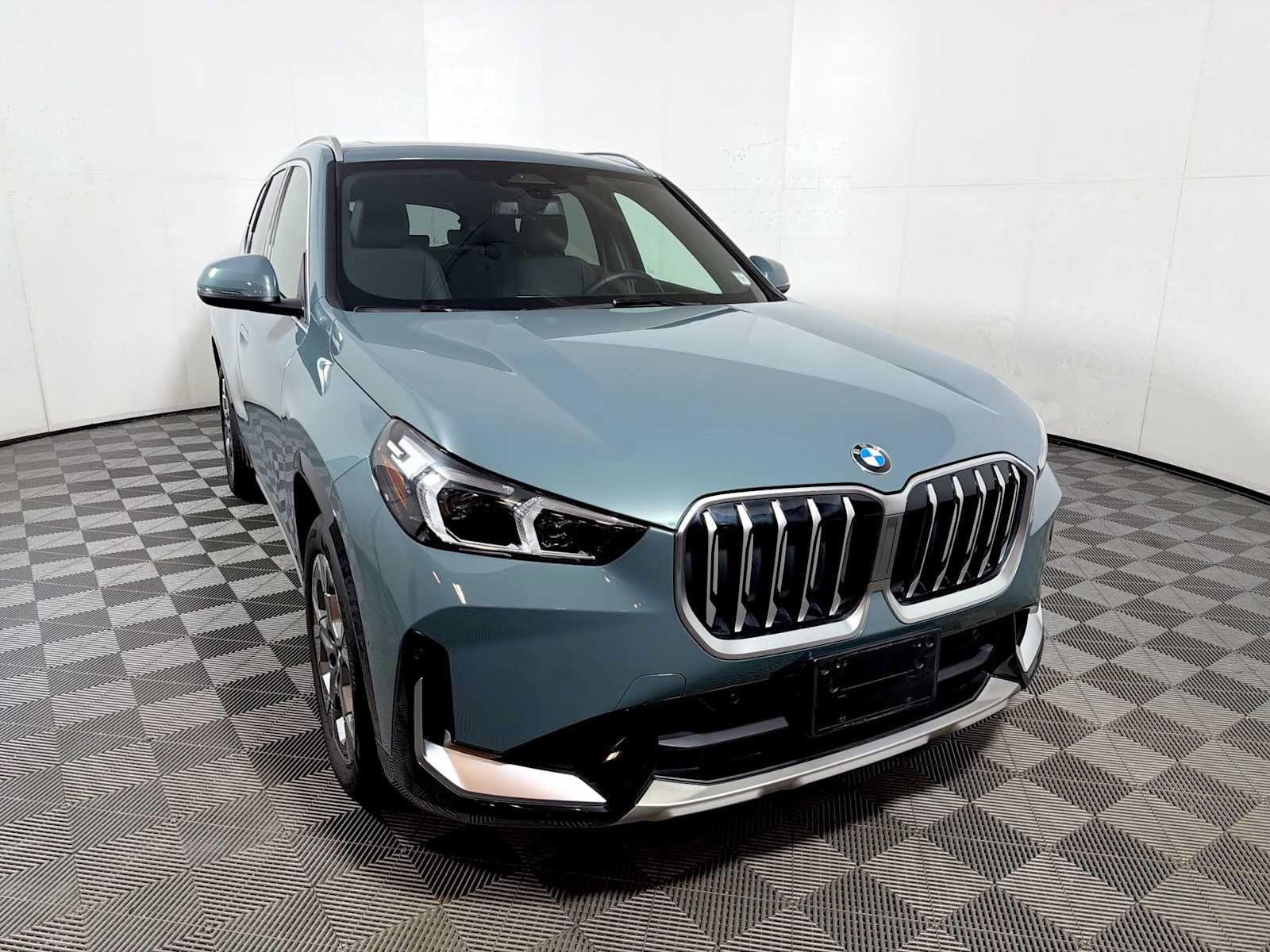 Used 2026 BMW X1 xDrive28i w/ Convenience Package AWD/4WD image 2