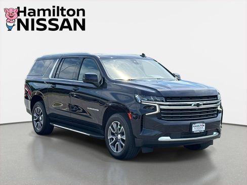 Used 2022 Chevrolet Suburban LT w/ LT Signature Plus Package AWD/4WD image 1