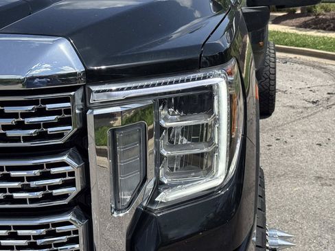 Used 2021 GMC Sierra 3500 Denali w/ Denali Ultimate Package AWD/4WD image 11
