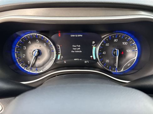 Used 2025 Chrysler Pacifica Select image 29