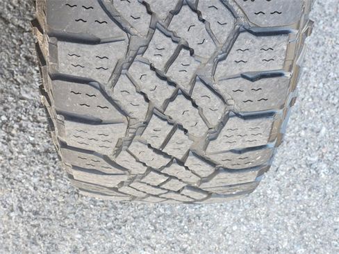 Used 2023 Toyota Tacoma SR5 w/ Technology Package image 11