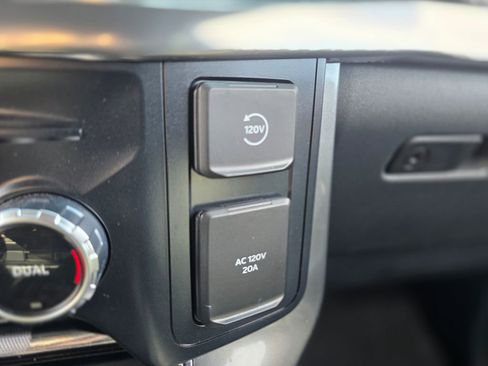 Used 2023 Ford F150 Lariat image 28