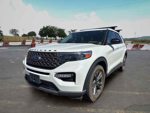 Used 2022 Ford Explorer XLT w/ Equipment Group 202A AWD/4WD image 5