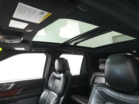 Used 2021 Lincoln Navigator L Reserve image 12