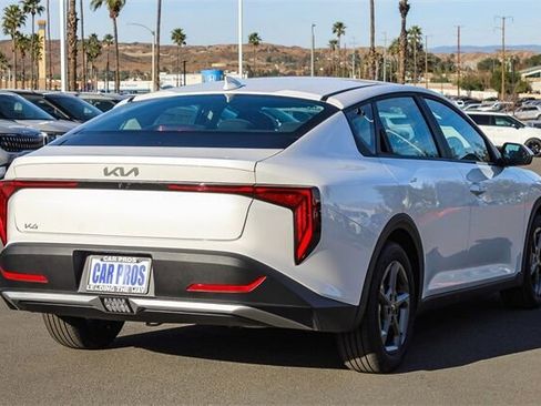 New 2025 Kia K4 LXS image 8