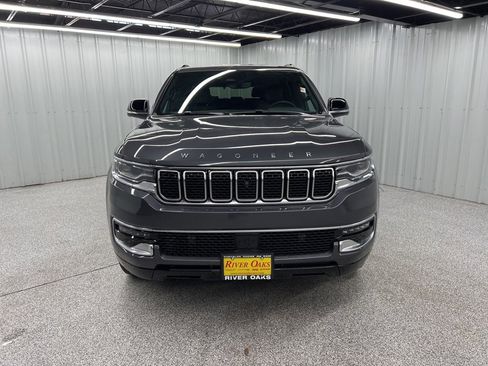 Used 2025 Jeep Wagoneer 4WD w/ Convenience Group I image 2