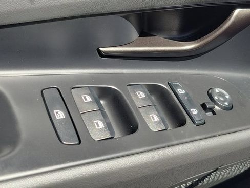 New 2026 Hyundai Elantra SEL Sport FWD image 17