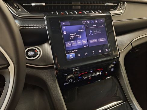 Used 2023 Jeep Grand Cherokee L Laredo image 15