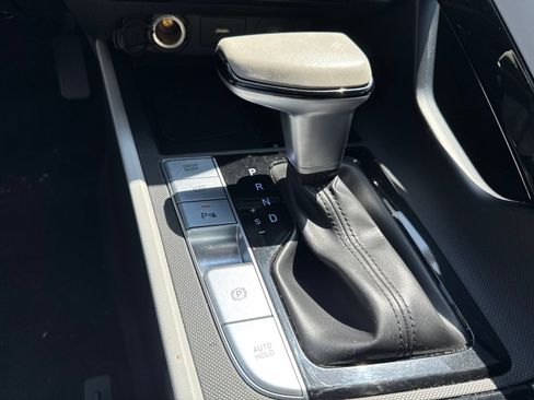 Certified 2024 Hyundai Elantra Limited FWD image 18