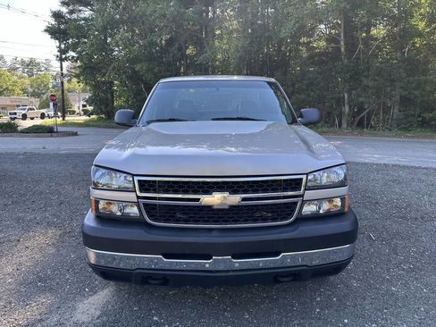 Used 2006 Chevrolet Silverado 2500 W/T w/ Snow Plow Prep Package AWD/4WD image 3
