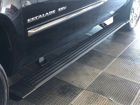 Used 2011 Cadillac Escalade ESV Premium AWD/4WD image 21