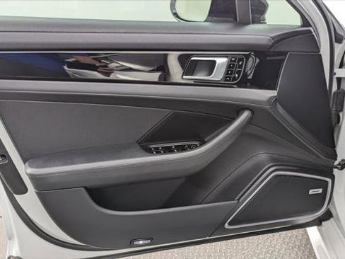 Used 2018 Porsche Panamera 4S image 13