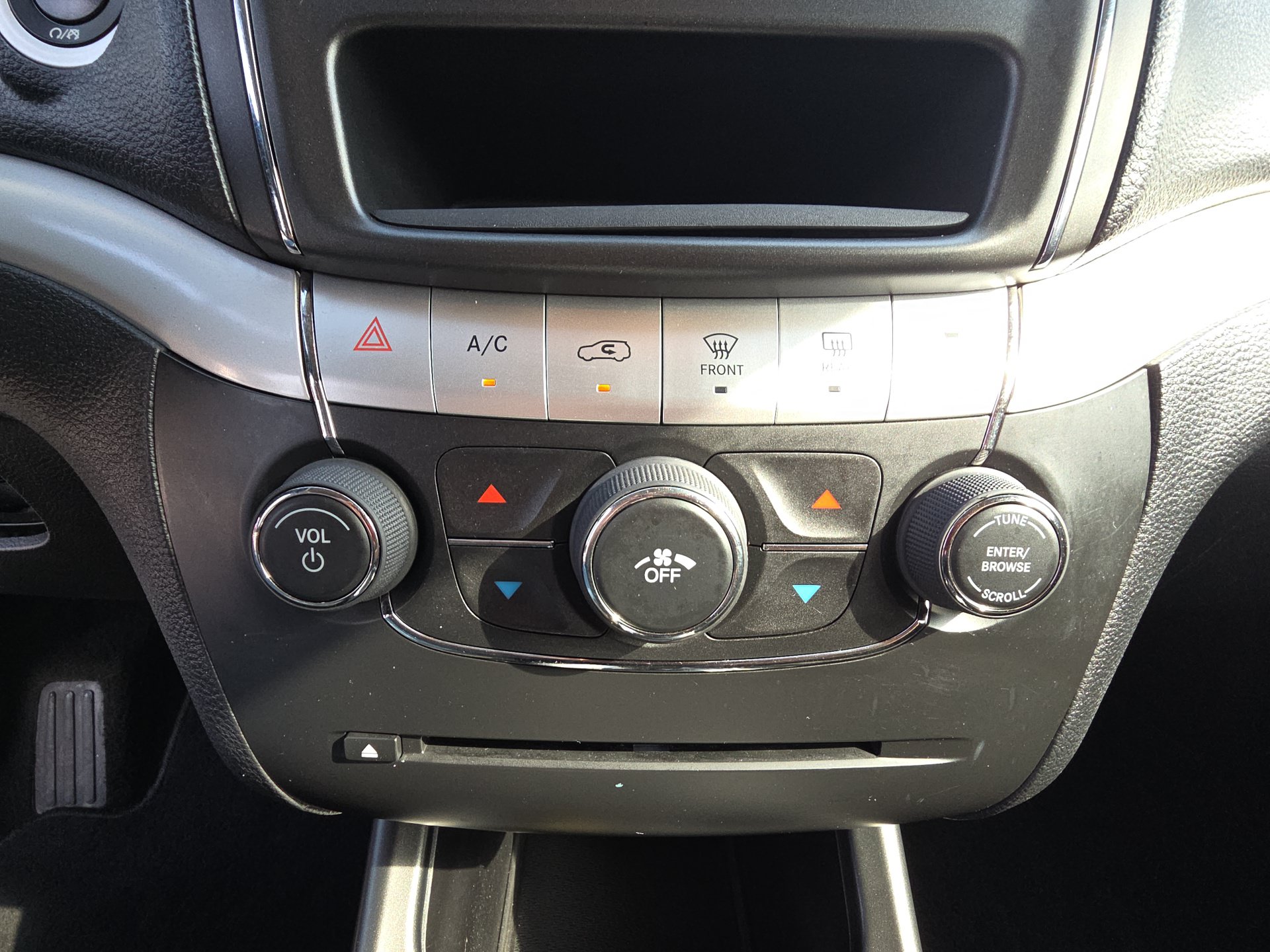 Used 2020 Dodge Journey SE w/ SE Popular Equipment Group FWD image 22