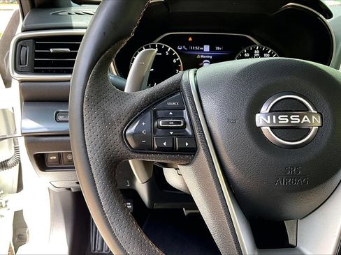 Used 2023 Nissan Maxima SR w/ Sport Mat Group FWD image 10
