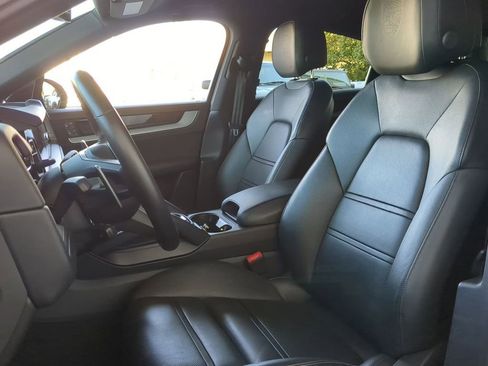 Used 2024 Porsche Cayenne Base image 6