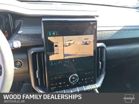 Used 2025 GMC Acadia AT4 w/ Super Cruise Package image 16