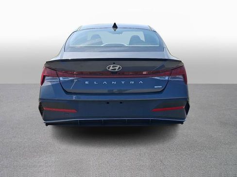 Used 2025 Hyundai Elantra SEL image 5