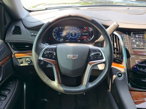 Certified 2020 Cadillac Escalade Premium Luxury AWD/4WD image 13