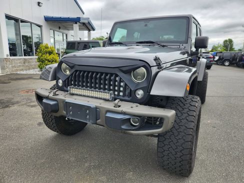 Used 2016 Jeep Wrangler Unlimited Sahara image 4