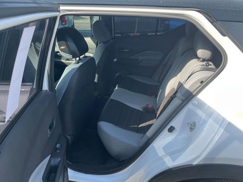 Used 2023 Nissan Kicks SR w/ SR Premium Package FWD image 13
