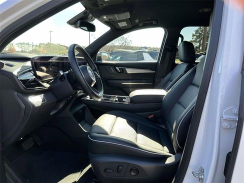 Used 2025 Buick Enclave Preferred image 16