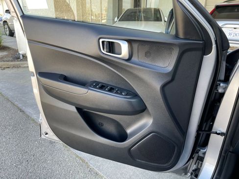 Used 2025 Hyundai Venue SEL image 18