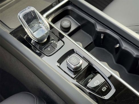 Certified 2026 Volvo XC60 B5 Plus w/ Protection Package Premier image 29