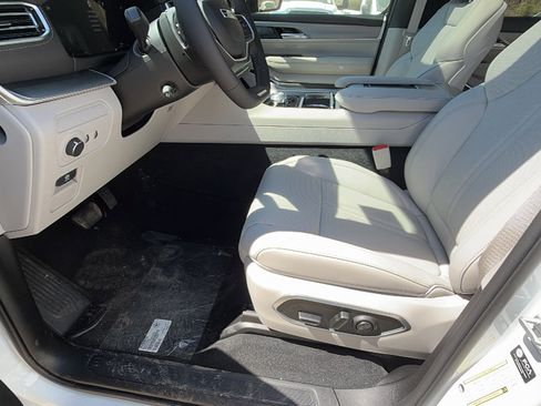 New 2026 Jeep Grand Wagoneer Limited AWD/4WD image 16