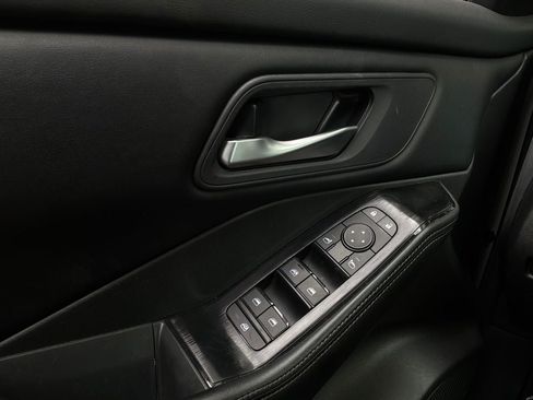 Used 2025 Nissan Rogue SV FWD image 20