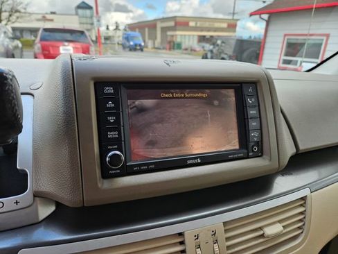 Used 2010 Volkswagen Routan SE image 20