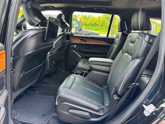 Used 2025 Jeep Grand Cherokee L Summit AWD/4WD image 11