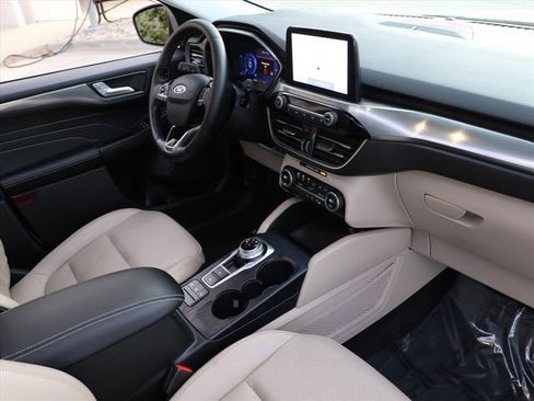 Used 2021 Ford Escape Titanium image 18