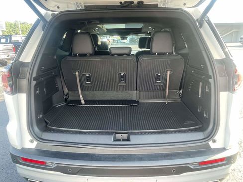 Certified 2026 GMC Acadia Elevation w/ Elevation Premium Package FWD image 5