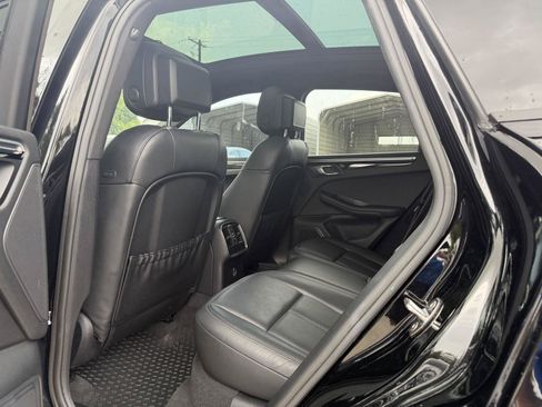 Used 2020 Porsche Macan AWD/4WD image 17