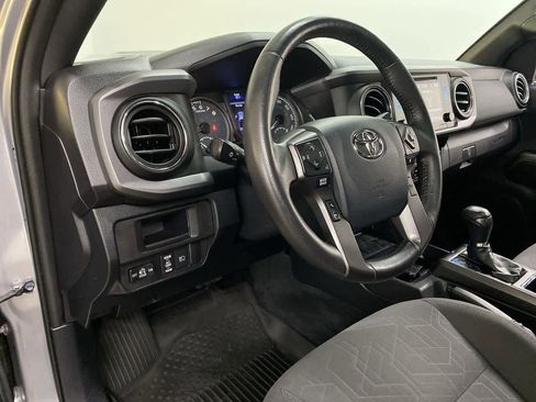 Used 2018 Toyota Tacoma TRD Sport image 2