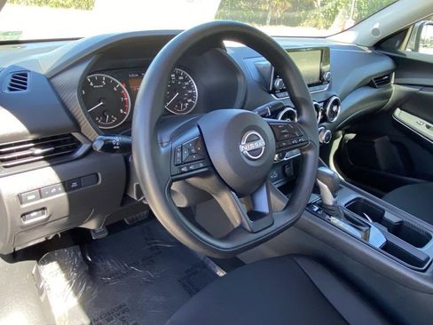 Used 2025 Nissan Sentra S image 21