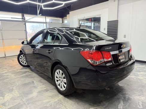 Used 2011 Chevrolet Cruze LS image 3