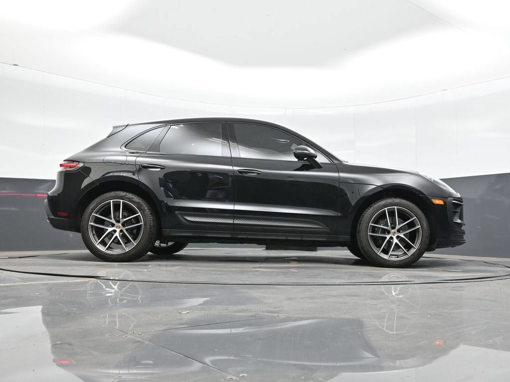 Certified 2023 Porsche Macan AWD/4WD image 31