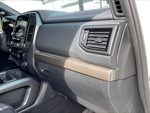 Used 2024 Nissan Titan PRO-4X w/ Pro-4x Convenience Package image 18