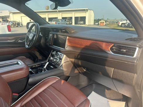 Used 2024 GMC Yukon Denali Ultimate AWD/4WD image 21