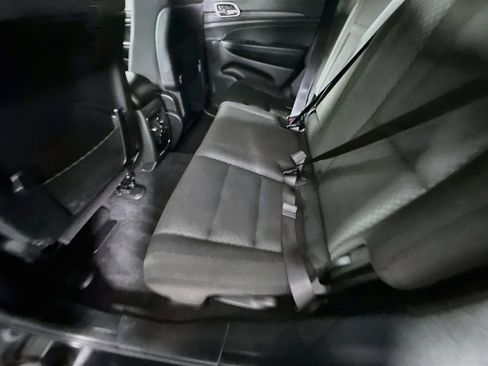 Used 2021 Jeep Grand Cherokee Laredo AWD/4WD image 26