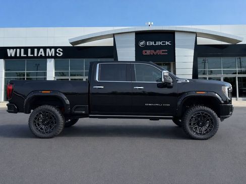 Certified 2022 GMC Sierra 2500 Denali w/ Denali Black Diamond Edition AWD/4WD image 8