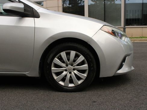 Used 2015 Toyota Corolla LE FWD image 4