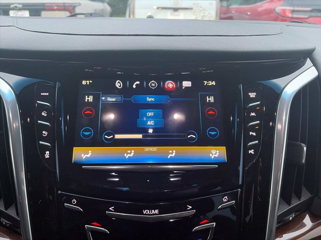 Used 2019 Cadillac Escalade Luxury AWD/4WD image 21