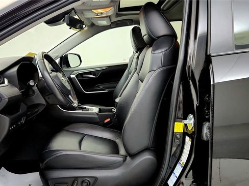 Used 2021 Toyota RAV4 XLE Premium AWD/4WD image 25